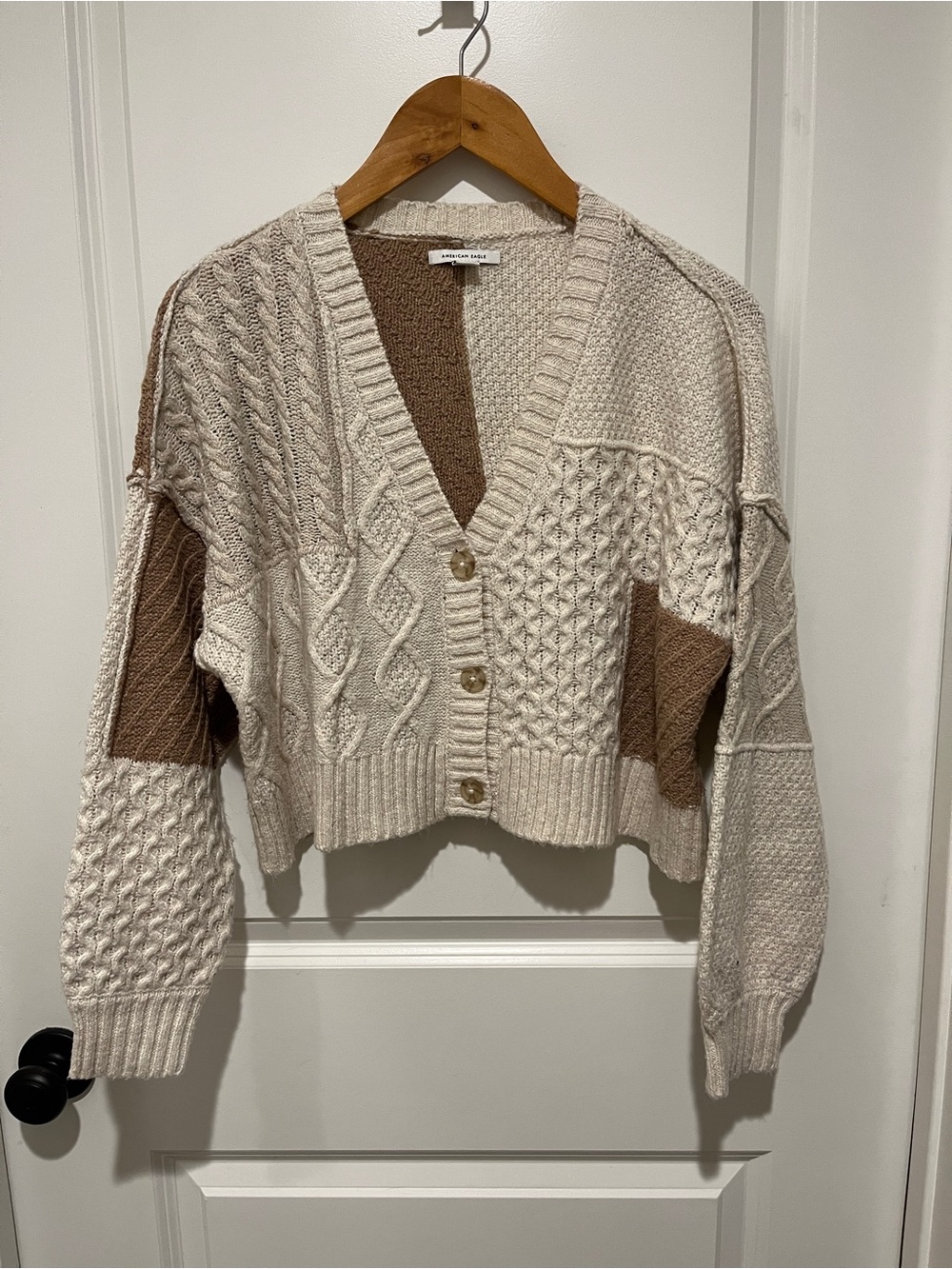 American Eagle Outfitters Two-Tone Cable Knit Cropped Cardigan - Cream & Brown